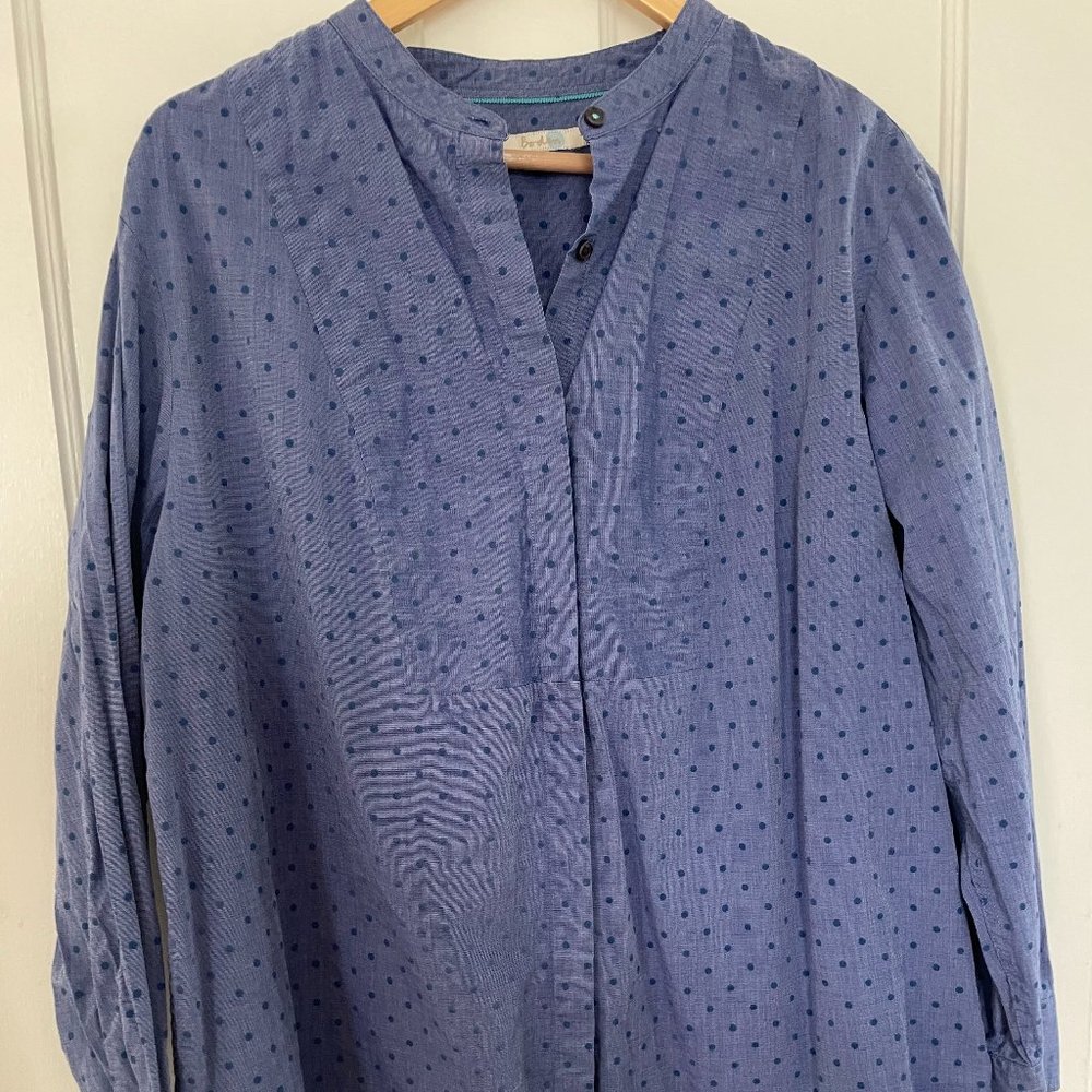 BODEN - MANDARIN COLAR OXFORD SHIRT - BLUE CHAMBRAY WITH POLKA DOTS